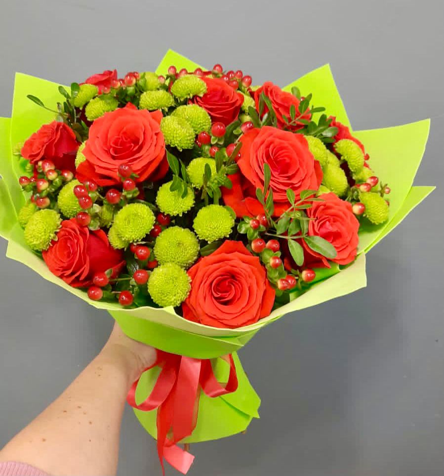 Букет цветов из: Хризантемы и Розы в Усады