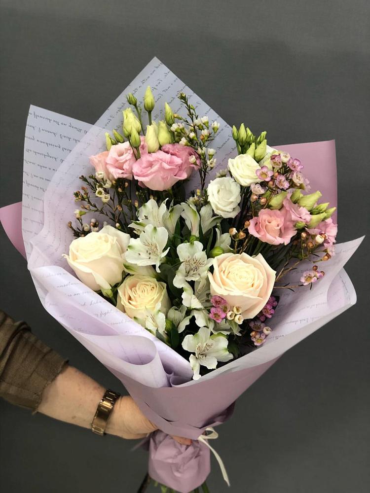 Букет цветов из: Альстромерии, Розы и Лизиантусы в Усады