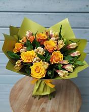 Букет цветов из:  Альстромерии и Розы в Усады