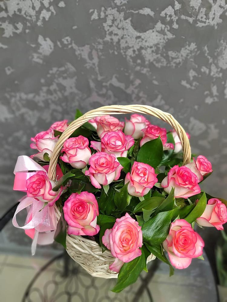 Цветочная композиция из Розы в корзине в Усады