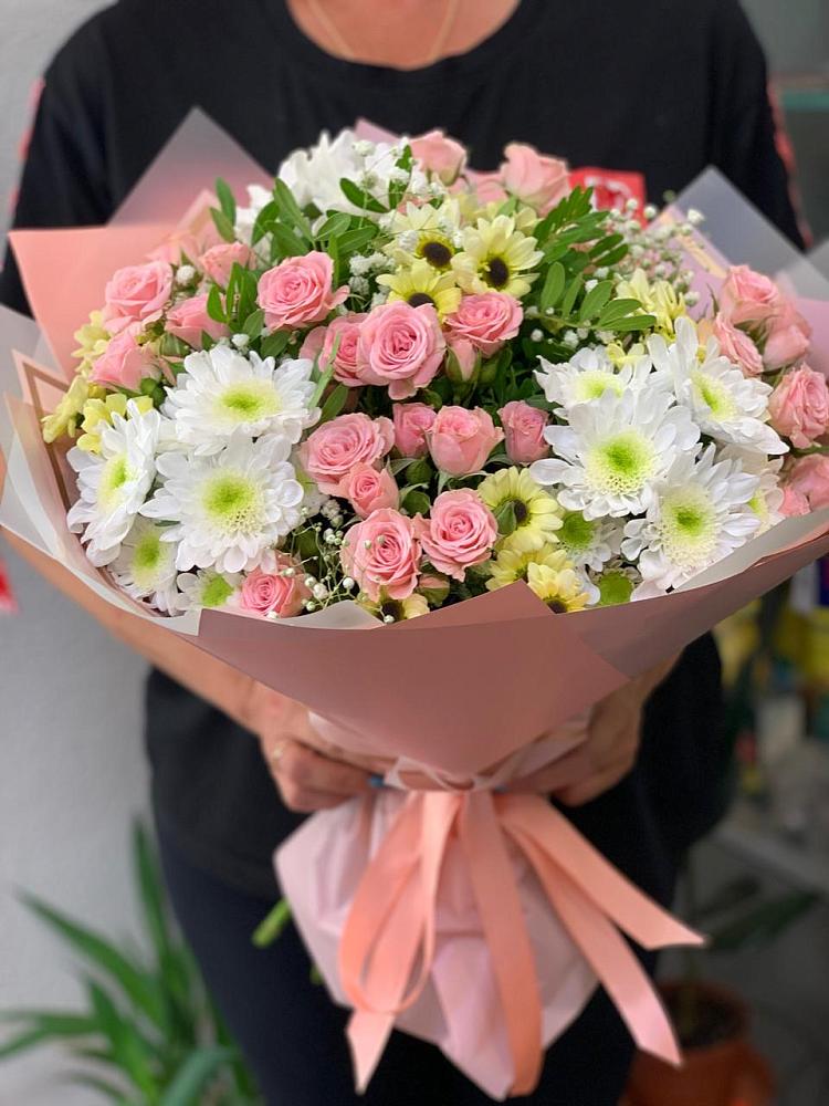 Букет цветов из: Розы и Хризантемы в Усады
