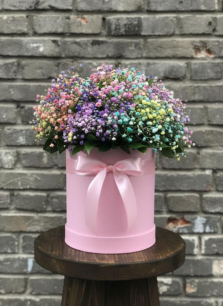 Цветочная композиция из Гипсофила и Розы в шляпной коробке в Усады