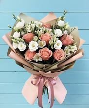 Букет цветов из:  Розы, Альстромерии и Лизиантусы в Усады