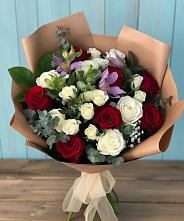 Букет цветов из:  Розы и Альстромерии в Усады