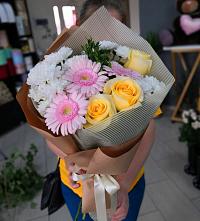Букет цветов из:  Герберы, Розы и Хризантемы в Усады
