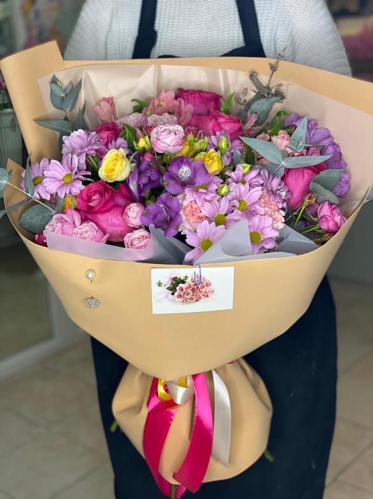 Букет цветов из: Хризантемы, Гвоздики и Альстромерии в Усады