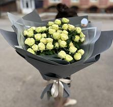 Букет Белые кустовые розы Солинеро в Усады