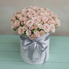 Цветочная композиция из Розы в шляпной коробке в Усады