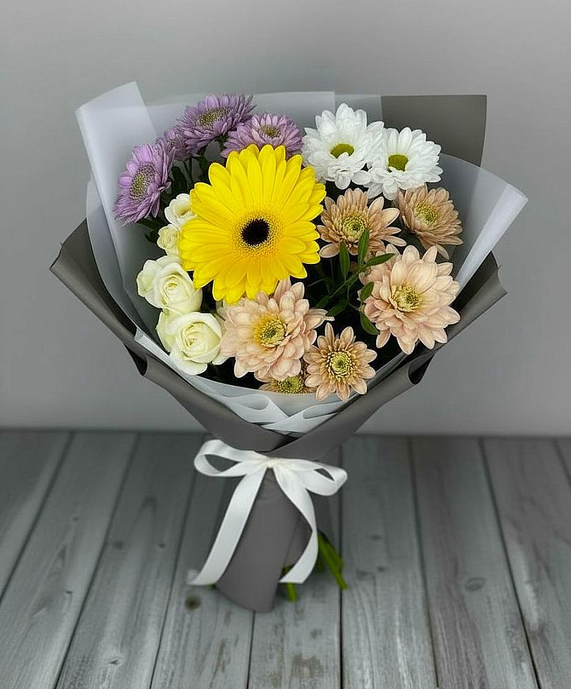 Букет цветов из: Розы, Герберы и Хризантемы в Усады