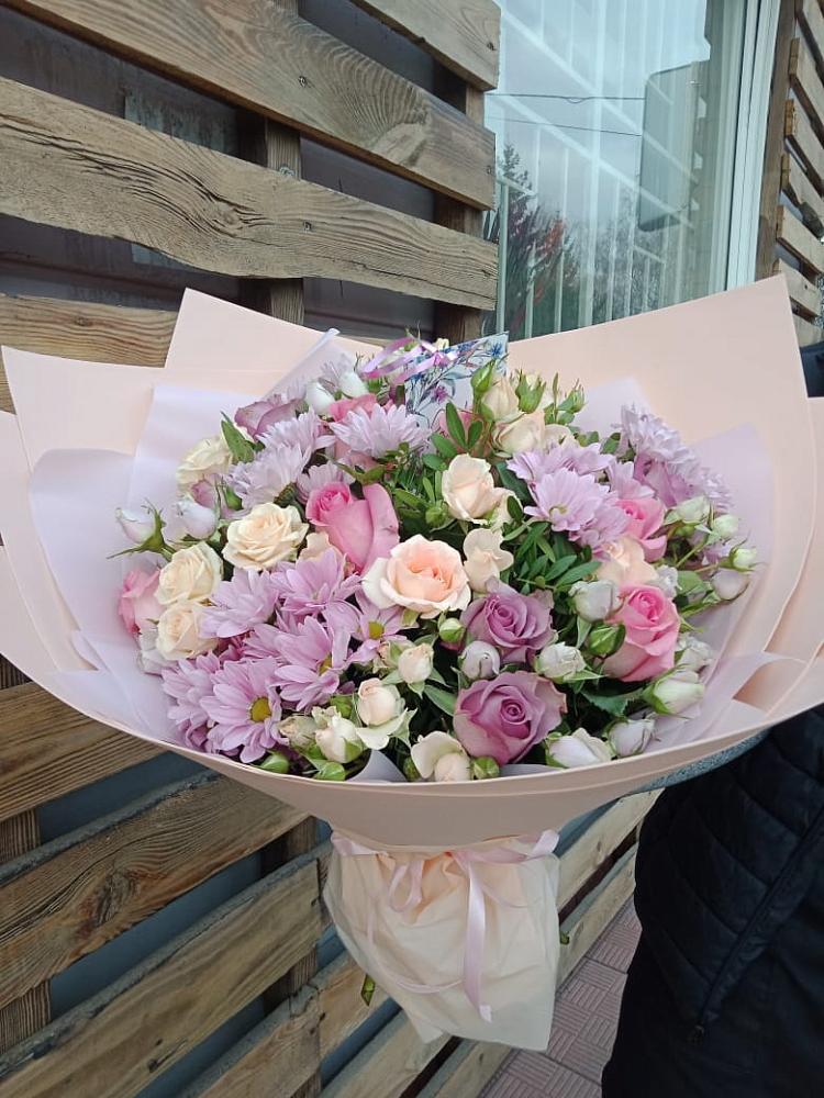 Букет цветов из: Розы и Хризантемы в Усады