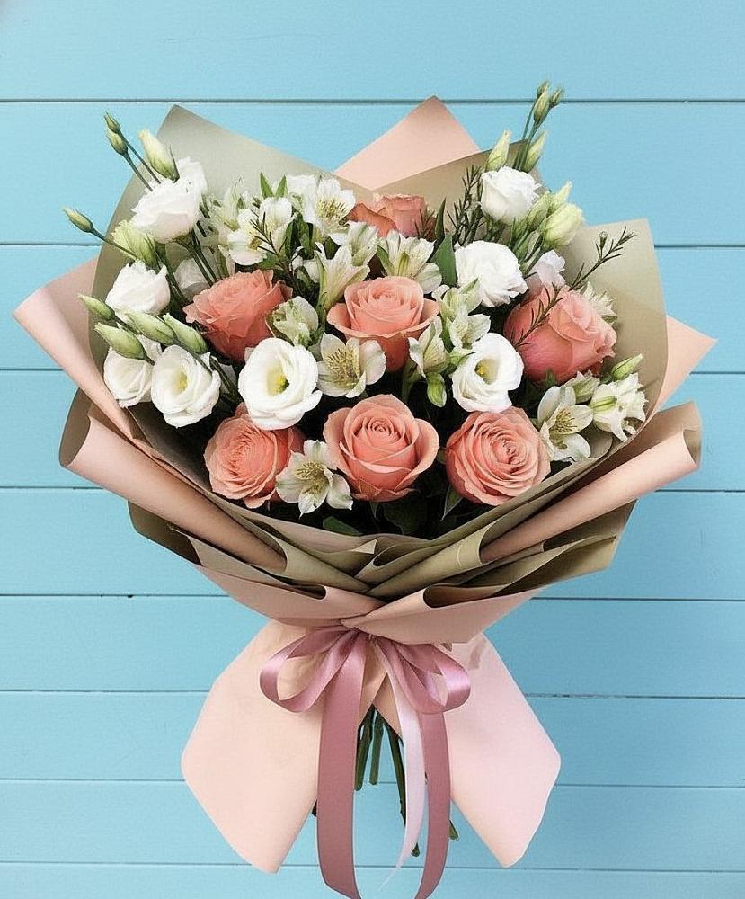 Букет цветов из: Розы, Альстромерии и Лизиантусы в Усады
