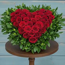 Цветочная композиция из Розы в виде сердца в Усады