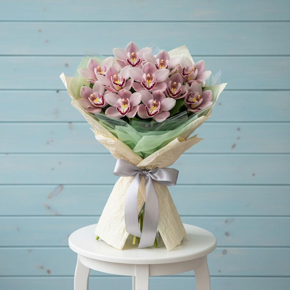 Букет цветов из: Орхидеи и Розы в Усады