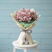 Букет цветов из:  Орхидеи и Розы в Усады