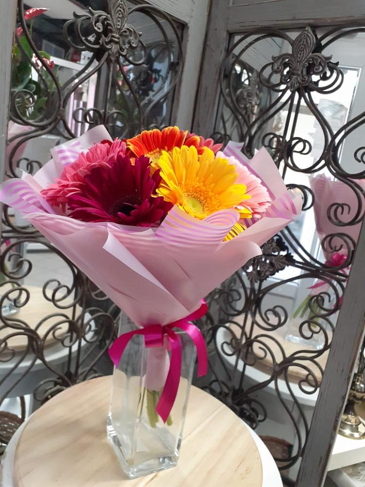 Букет цветов из: Герберы в Усады