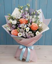 Букет цветов из:  Лизиантусы, Розы, Альстромерии и Гипсофила в Усады
