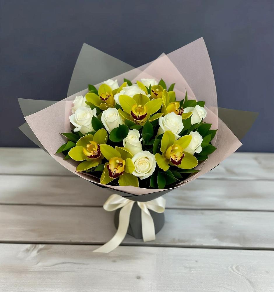 Букет цветов из: Орхидеи и Розы в Усады