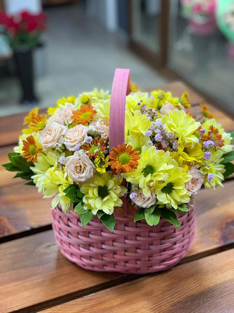 Цветочная композиция из Хризантемы и Розы в корзине в Усады