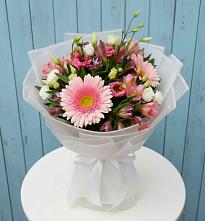 Букет цветов из:  Герберы, Альстромерии и Лизиантусы в Усады