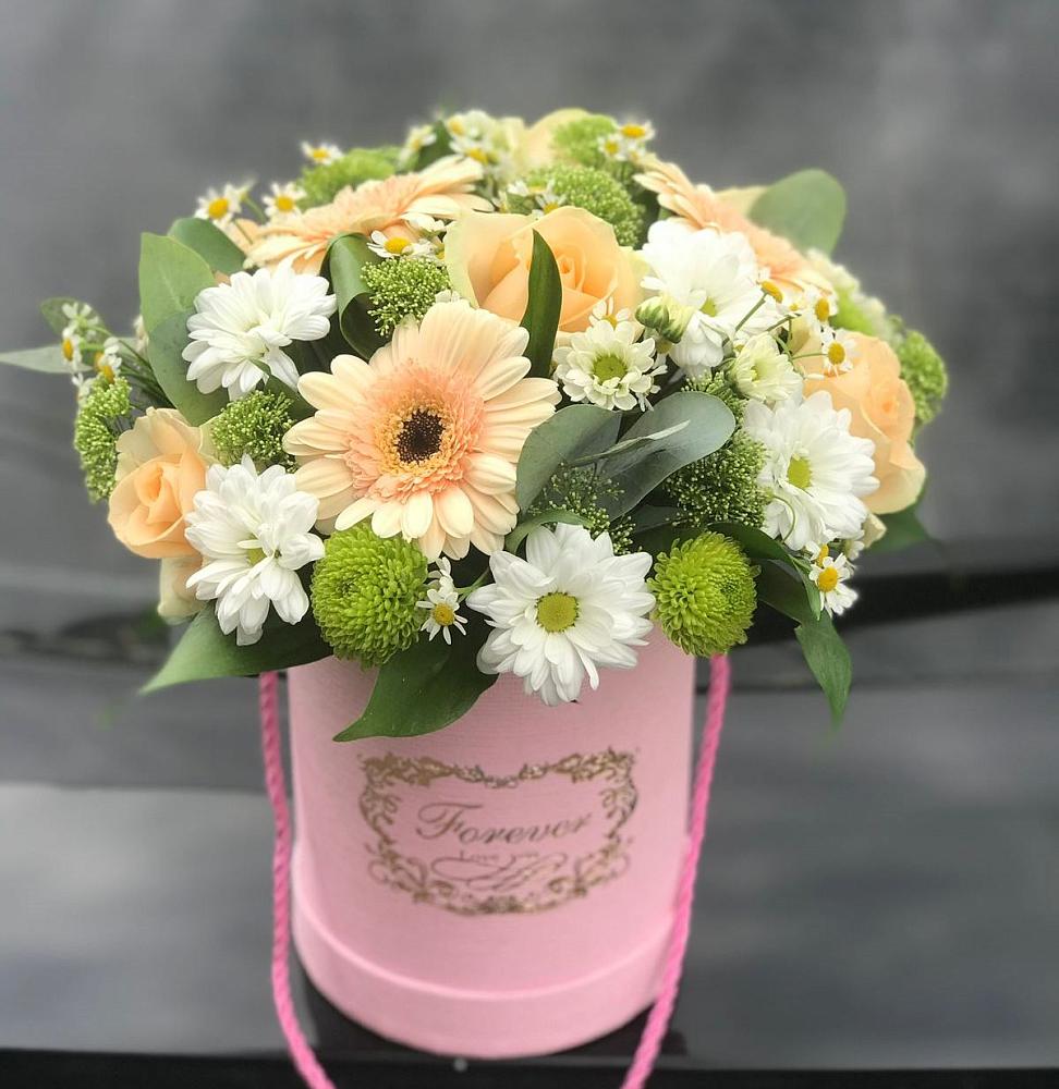 Цветочная композиция из Розы, Герберы и Хризантемы в шляпной коробке в Усады