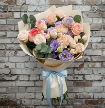 Букет цветов из:  Розы, Лизиантусы и Гвоздики в Усады