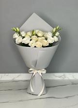 Букет цветов из:  Розы и Лизиантусы в Усады